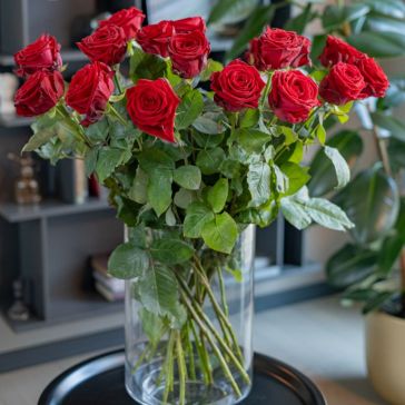 Розы Red Naomi (19ШТ|70CM)