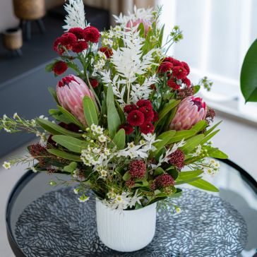 Цветочная композиция "Burgundy & White"