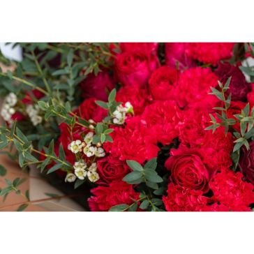 Ziedu pušķis CRIMSON EMBRACE