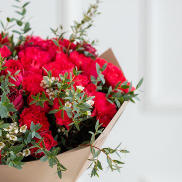 Flower bouquet CRIMSON EMBRACE