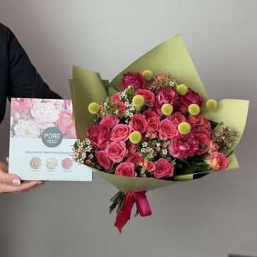 Ziedu pušķis LOVE IN FULL BLOOM