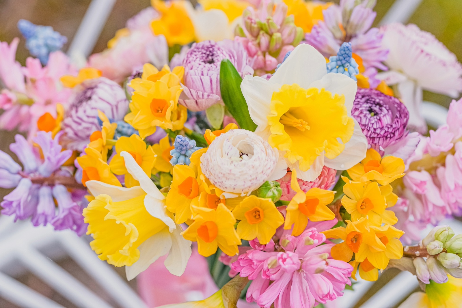 Spilgta zidu kompozīcija vasarai