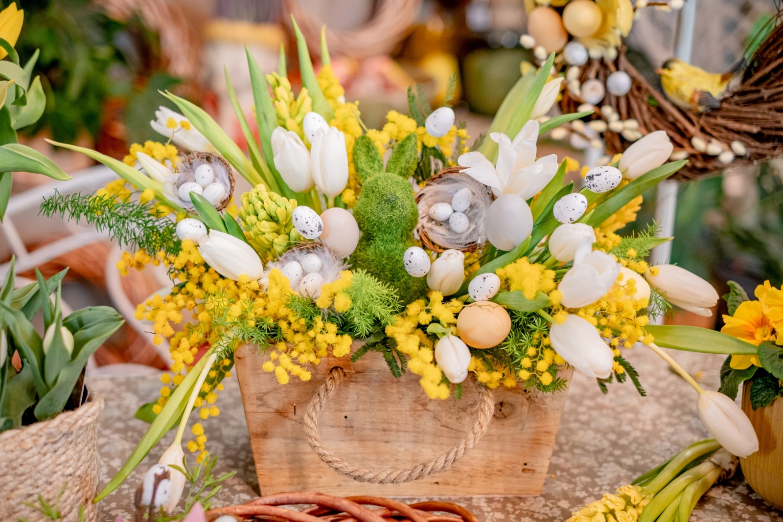 Ziedu kompozīcija lieldienām